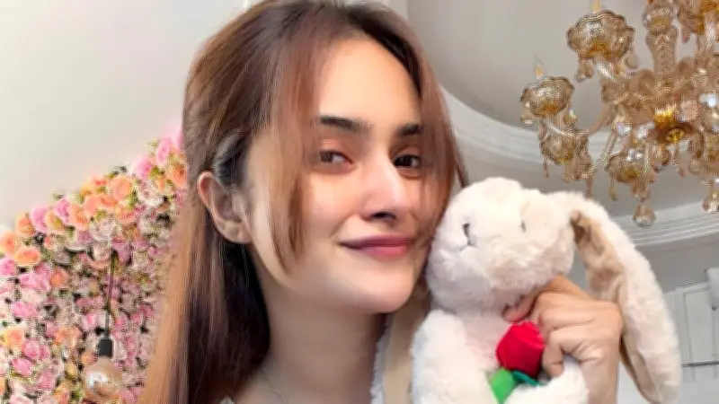 ভালোবাসা দিবসে সেলিব্রিটিদের ছবি পোস্ট, কেয়া পায়েলের 'বাঁচতে হলে ভালোবাসতে হবে' বার্তা