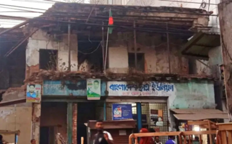 বগুড়ায় নিষিদ্ধ আওয়ামী লীগ কার্যালয়ে জাতীয় পতাকা উত্তোলন, পুলিশ তদন্তে