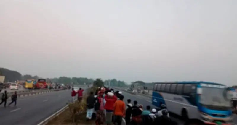 বাংলাদেশে অনলাইন শিক্ষার নতুন যুগ: ডিজিটাল প্ল্যাটফর্মে শিক্ষার্থীদের অংশগ্রহণ বাড়ছে