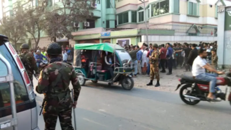 কুষ্টিয়ায় চাঁদাবাজির প্রতিবাদে বিক্ষোভ, আওয়ামী লীগ নেতার ওপর হামলা