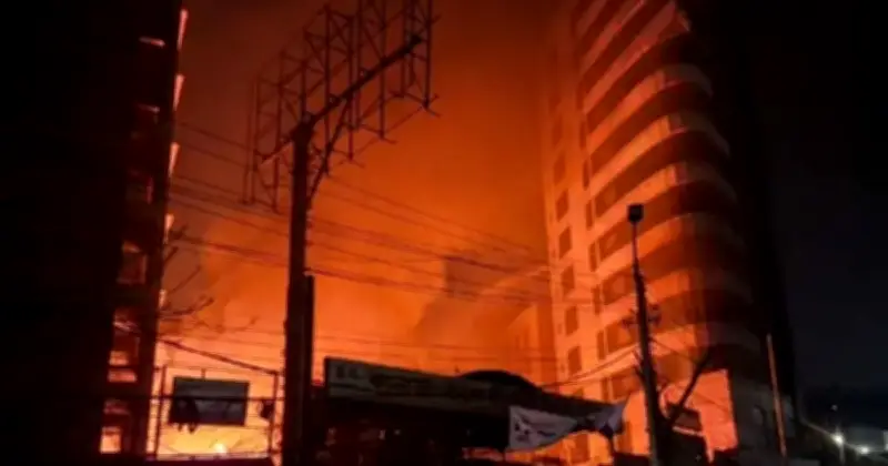 কারওয়ান বাজারে অগ্নিকাণ্ড: ফায়ার সার্ভিসের পাঁচ ইউনিট মোতায়েন, আগুন নিয়ন্ত্রণে তৎপর