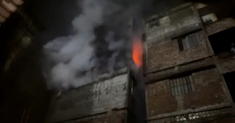 পুরান ঢাকার জুতার কারখানায় আগুন, ফায়ার সার্ভিসের তিন ইউনিট মোতায়েন