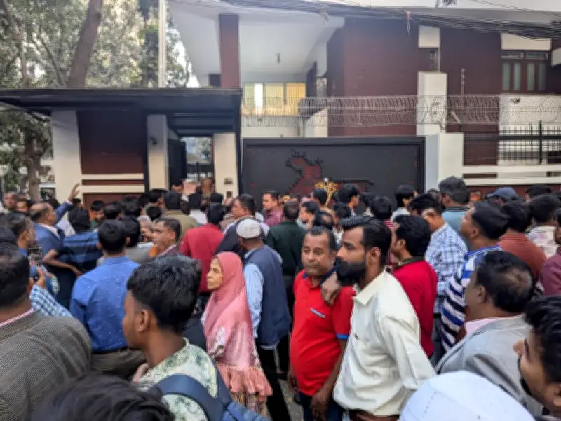 গুলশানে বিএনপির কার্যালয়ে বিজয়ের আনন্দে নেতা-কর্মীদের ভিড়