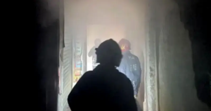 কারওয়ান বাজারের কাঠপট্টিতে আগুন: ফায়ার সার্ভিসের ১০ ইউনিটের প্রচেষ্টায় নিয়ন্ত্রণ