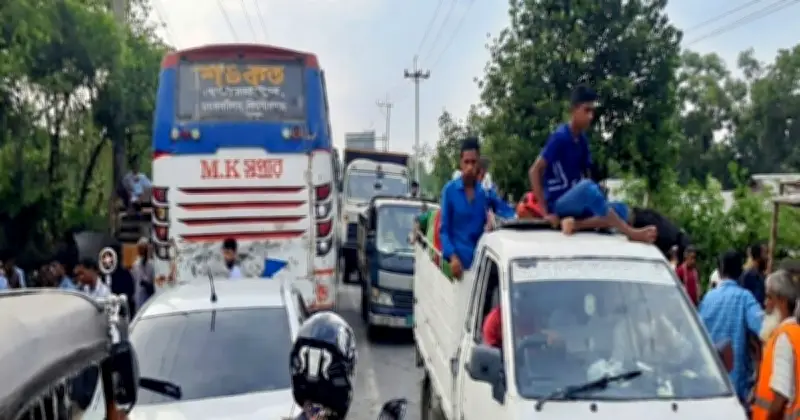 ময়মনসিংহের মেরেঙ্গা বাজারে পশু হাটে যানজট: বছরের পর বছর ধরে জনদুর্ভোগ