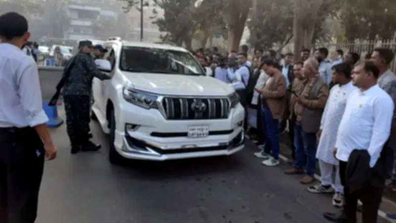 সংসদে শপথগ্রহণ ও অর্থনৈতিক সংস্কার: প্রধানমন্ত্রী হিসেবে তারেক রহমানের অভিষেক