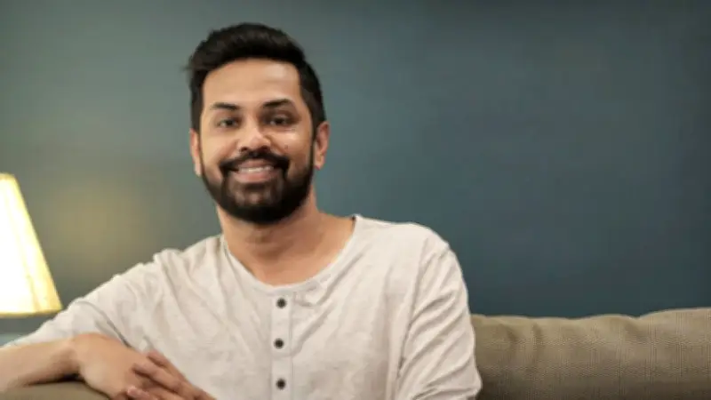 আশফাক নিপুনের রাজনৈতিক শিষ্টাচার প্রসঙ্গে ইতিবাচক মন্তব্য: নির্বাচনী সৌহার্দ্যকে স্বাগত জানালেন নির্মাতা