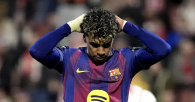 বার্সেলোনার ধাক্কা: জিরোনার কাছে ২-১ গোলে পরাজয়, লা লিগায় রিয়াল মাদ্রিদের পিছনে দুই পয়েন্ট