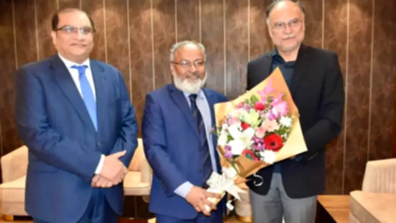 মন্ত্রিসভার শপথ অনুষ্ঠানে পাকিস্তানি প্রতিনিধি, নতুন সংসদ সদস্যদের শপথ গ্রহণ