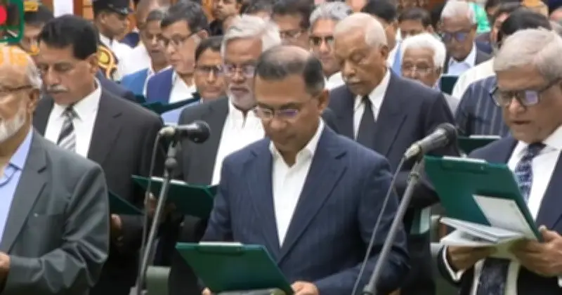 প্রধান নির্বাচন কমিশনারের হাতে শপথ নিলেন ত্রয়োদশ জাতীয় সংসদের সদস্যরা