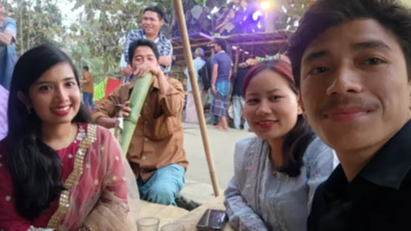 গ্রামীণ সন্ধ্যায় চা-আড্ডা ও গোলগোল্লার স্বাদে এক সাংবাদিকের স্মৃতিময় অভিজ্ঞতা