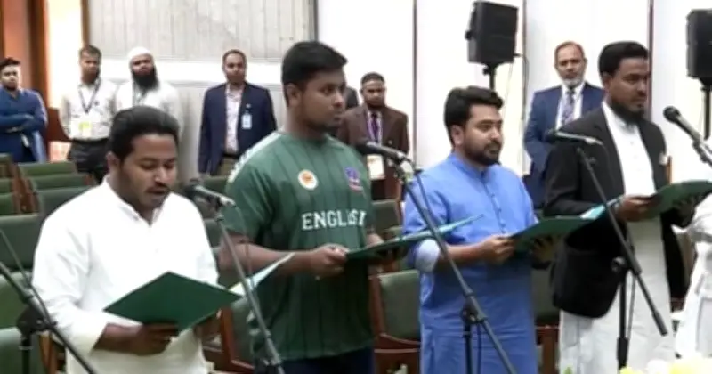 ঐতিহাসিক জার্সি গায়ে সংসদ সদস্য হিসেবে শপথ নিলেন হাসনাত আবদুল্লাহ