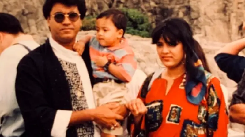 মান্নার প্রয়াণ দিবসে আবেগঘন স্মৃতি: ১০টি ছবিতে নায়কের ব্যক্তিগত জীবনের গল্প