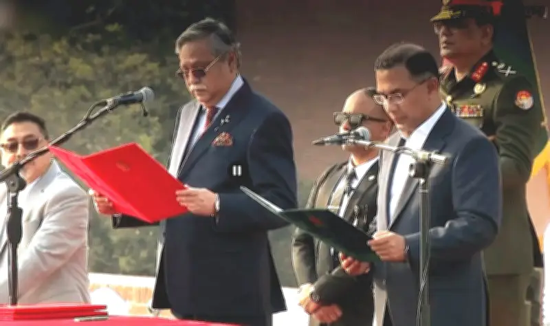 রাষ্ট্রপতি সাহাবুদ্দিনের হাতে প্রধানমন্ত্রী হিসেবে তরেক রহমানের শপথ গ্রহণ