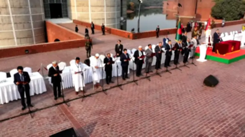 নতুন মন্ত্রিসভায় শপথ নিলেন ২৪ প্রতিমন্ত্রী, প্রধানমন্ত্রী হিসেবে শপথ নিলেন তারেক রহমান