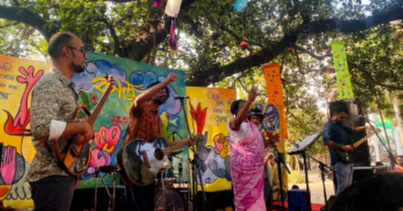 নির্বাচনি আবহে দেরিতে হলেও বর্ণাঢ্য বসন্ত উৎসব পালন করল সমগীত সংস্কৃতি প্রাঙ্গণ