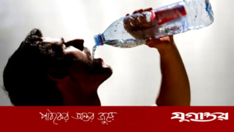 দাঁড়িয়ে পানি পান: সুস্থতার জন্য ক্ষতিকর অভ্যাসের গোপন বিপদ