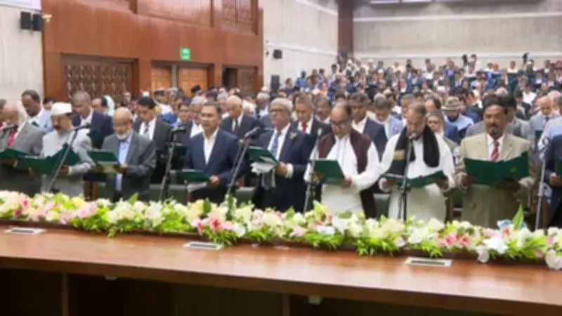 বাংলাদেশ সরকারের নতুন নীতিমালা: জনগণের সেবায় অগ্রগতি ও চ্যালেঞ্জ