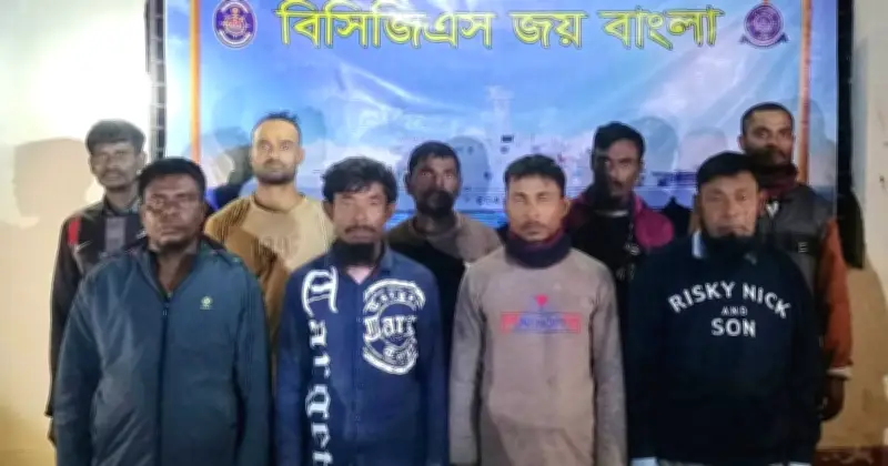 সেন্টমার্টিনে ইঞ্জিন বিকল বোটসহ ৯ জেলেকে জীবিত উদ্ধার করেছে কোস্টগার্ড