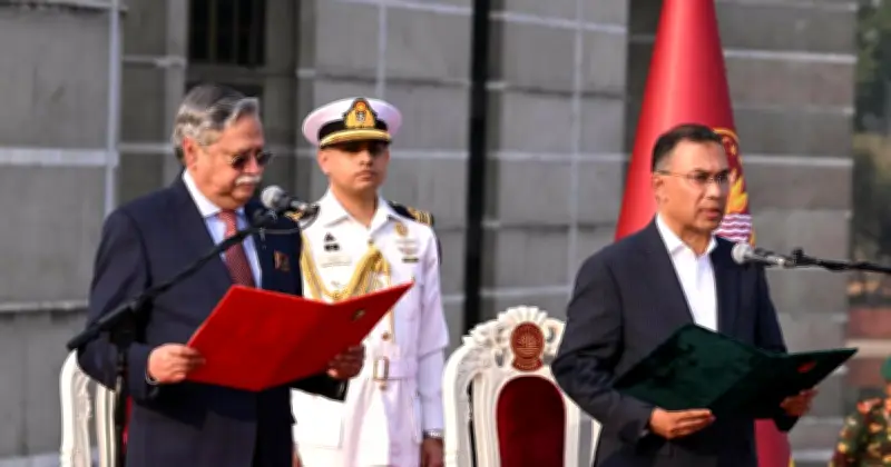 প্রধানমন্ত্রী তারেক রহমানের প্রথম কর্মদিবস: স্মৃতিসৌধে শ্রদ্ধা, সচিবালয়ে বৈঠক