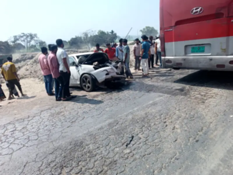 ব্রাহ্মণবাড়িয়ায় বাস-কার সংঘর্ষে মা-ছেলে নিহত, আহত তিনজন