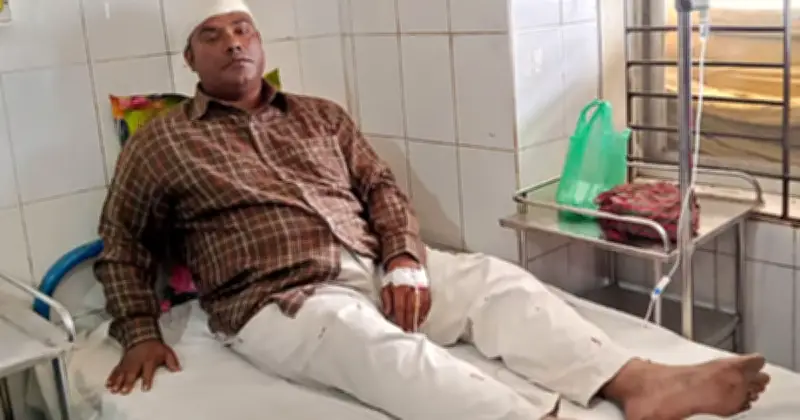 ফরিদপুরে চাঁদার টাকা না দেওয়ায় বিকাশ পরিবহনের বাস কাউন্টারে হামলা, ব্যবস্থাপক গুরুতর আহত