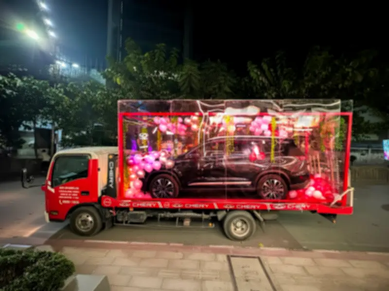 ভালোবাসা দিবসে চেরির বিশেষ আয়োজন: ঢাকার রাস্তায় প্রদর্শিত হলো টিগো ৮ প্রো