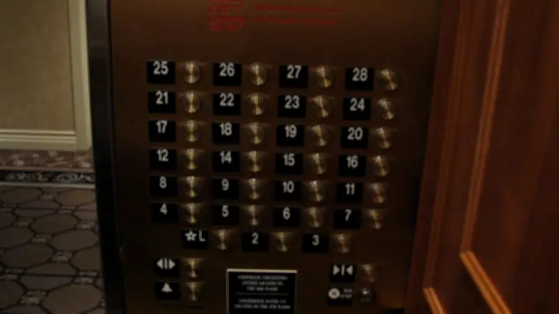 লিফটে ১৩ তলার বোতাম নেই কেন? কুসংস্কার নাকি বাস্তবতার খেলা?