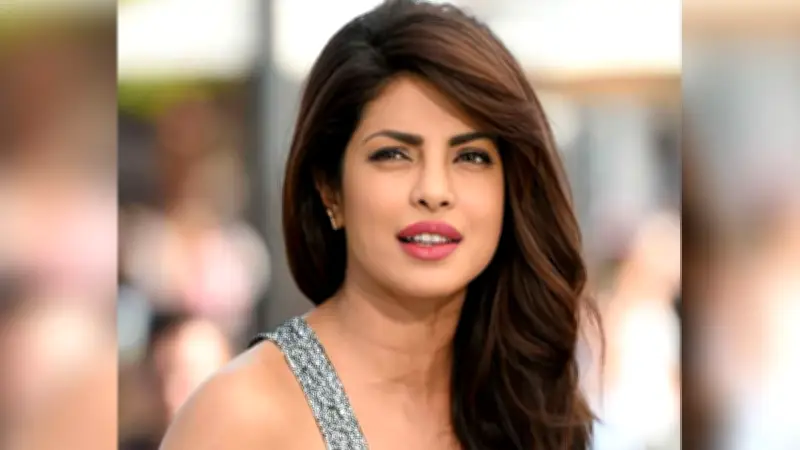 প্রিয়াঙ্কা চোপড়া বিতর্কে জড়ালেন, প্রধানমন্ত্রীর কর্মসূচি ও ইরানের হরমুজ প্রণালী বন্ধ