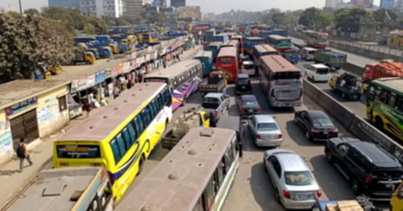 নারায়ণগঞ্জের মদনপুরে এশিয়ান হাইওয়েতে ট্রাকের চাপে ঢাকা-চট্টগ্রাম মহাসড়কে তীব্র যানজট