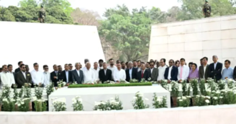 প্রধানমন্ত্রী তারেক রহমানের শ্রদ্ধা নিবেদন: জাতীয় স্মৃতিসৌধ ও জিয়া উদ্যানে পুষ্পস্তবক অর্পণ