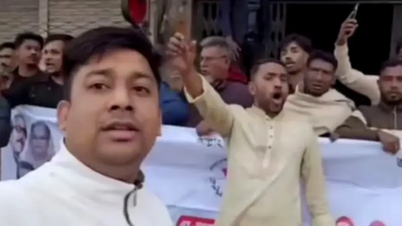 বিএলসি নিষিদ্ধ নেতাকর্মীরা নোয়াখালী আওয়ামী লীগ অফিস পুনরায় খুলেছে, পুলিশ ৫ জনকে আটক করেছে