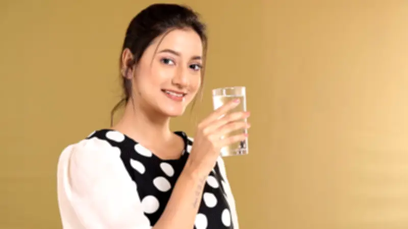 রমজানে সুস্থ থাকতে ইফতার থেকে সাহরির মধ্যে ৮-১০ গ্লাস পানি পান করুন