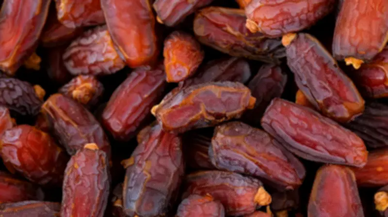 খেজুরের স্বাস্থ্য উপকারিতা: হৃদরোগ থেকে ক্যানসার প্রতিরোধে অদৃশ্য শক্তি