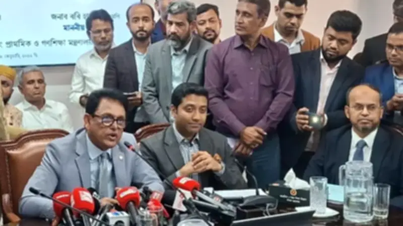 শিক্ষামন্ত্রীর সতর্কবার্তা: ব্যাকডেটেড শিক্ষা ব্যবস্থা নিয়ে এগোনো যাবে না