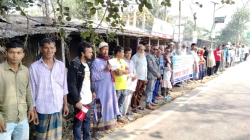 ঝালকাঠিতে ভূমি জরিপ দুর্নীতির বিরুদ্ধে মানববন্ধন, শিক্ষামন্ত্রীর 'ব্যাকডেটেড' শিক্ষা ব্যবস্থা নিয়ে সতর্কতা