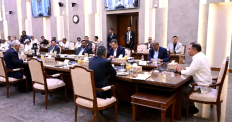 মন্ত্রিসভার প্রথম বৈঠকে প্রধানমন্ত্রীর নির্দেশ: রমজানে বিদ্যুৎ ও দ্রব্যমূল্য নিশ্চিত করতে হবে