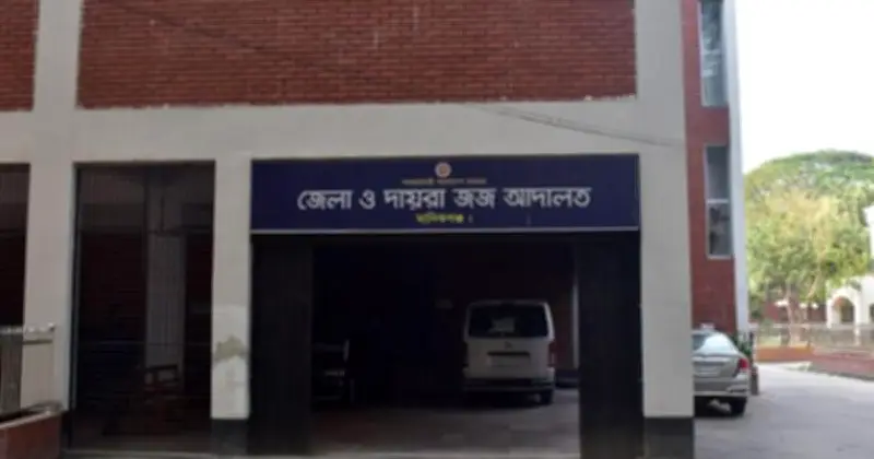 মানিকগঞ্জে আইনজীবীর ঝুলন্ত লাশ উদ্ধার, পারিবারিক কলহের সন্দেহ