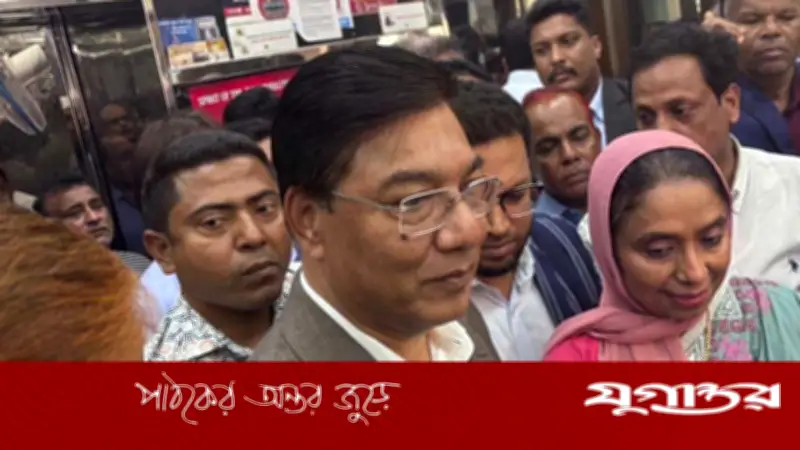বিমানবন্দরে ইমিগ্রেশন শেষ হতেই লাগেজ পেতে চান প্রতিমন্ত্রী মিল্লাত