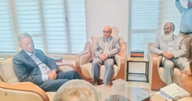 নতুন অর্থমন্ত্রী আমীর খসরুর সচিবালয়ে প্রথম পদার্পণ ও প্রধান কাজের ঘোষণা