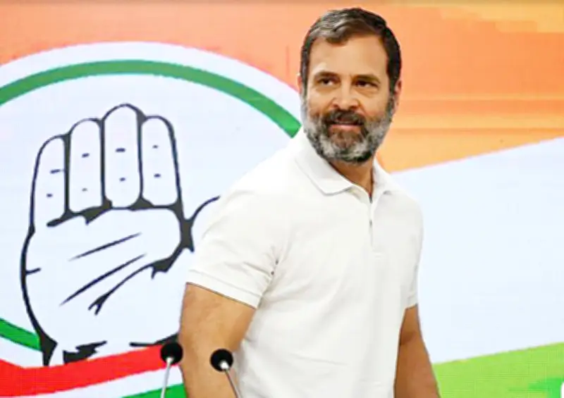 সংসদের দ্বৈত ভূমিকা: গণতন্ত্রের রক্ষক নাকি ক্ষয়ের কারণ?