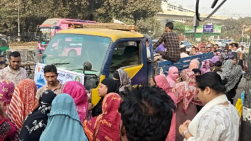 রমজানে টিসিবির ট্রাক সেলে দীর্ঘ লাইন: ভর্তুকি মূল্যে পণ্য পেতে ঘণ্টার পর ঘণ্টা অপেক্ষা