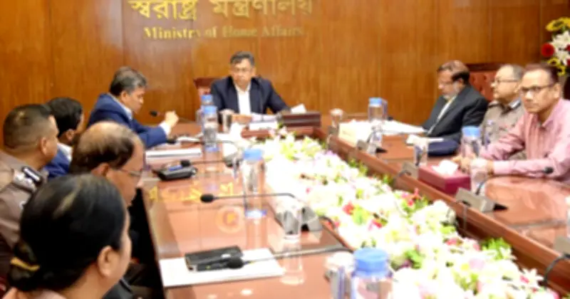 স্বরাষ্ট্রমন্ত্রীর কঠোর নির্দেশ: কমান্ড চেইন বজায় রাখুন, তদবির ও দুর্নীতি বরদাশত হবে না