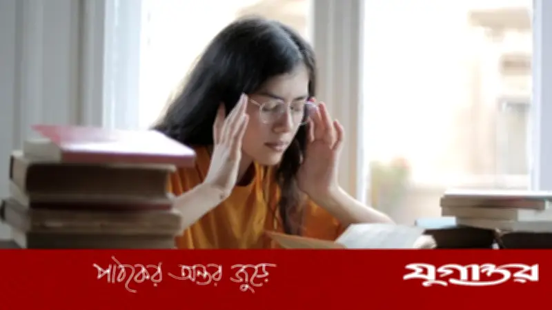 নতুন গবেষণা: কিশোর বয়সে পড়াশোনার চাপ দীর্ঘমেয়াদী বিষণ্নতার কারণ হতে পারে