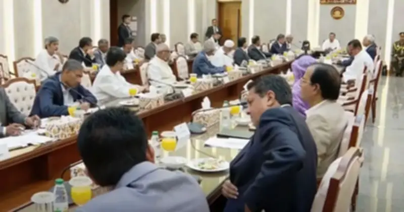 দুই দশক পর বিএনপির নেতৃত্বে নতুন সরকারের প্রথম কার্যদিবসে সচিবালয়ে উৎসবের আমেজ