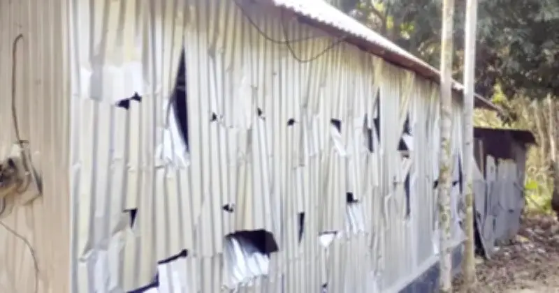 মাগুরার শ্রীপুরে আধিপত্য নিয়ে সংঘর্ষ: নারীসহ ৫ আহত, ৩০ বাড়িঘর ভাঙচুর