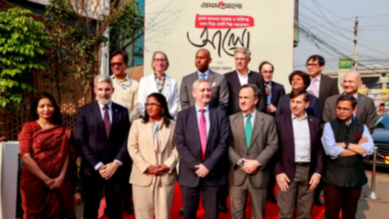 প্রথম আলো ভবনে 'আলো' প্রদর্শনী: বিদেশি কূটনীতিকদের সংহতি ও শিল্পের মাধ্যমে পুনরুত্থান