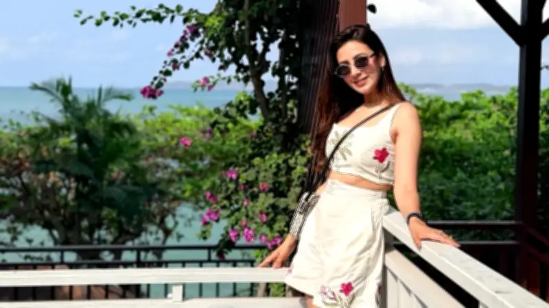 ব্যাংককে ছুটি কাটাচ্ছেন মিম, স্বামী সনি পোদ্দারের সঙ্গে দেখা গেল নতুন ছবিতে