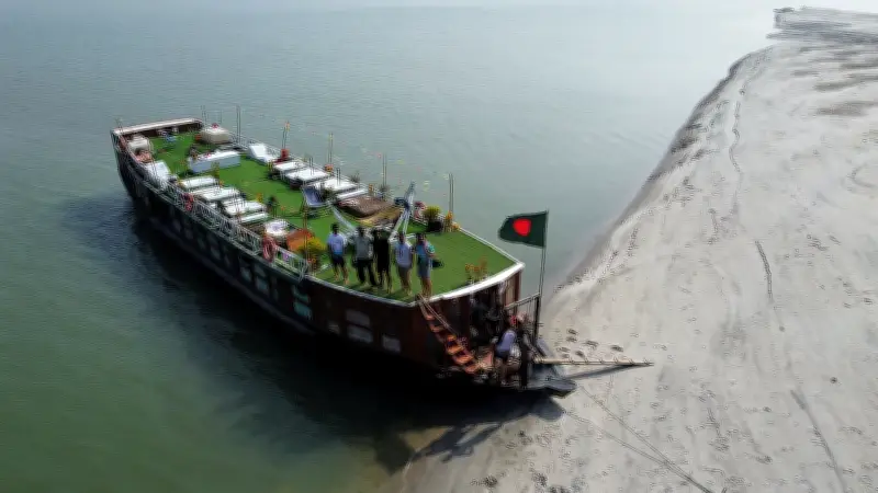 ব্রহ্মপুত্রে ভাসছে প্রমোদতরি ‘মাস্তুল’, কুড়িগ্রামে নদী পর্যটনের নতুন সম্ভাবনা
