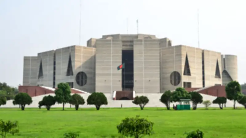 মন্ত্রিপরিষদে ৩৫ ব্যবসায়ী ও ২ রাজনীতিবিদের উপস্থিতি, প্রধানমন্ত্রীর সঙ্গে সেনা প্রধানের বৈঠক অনুষ্ঠিত